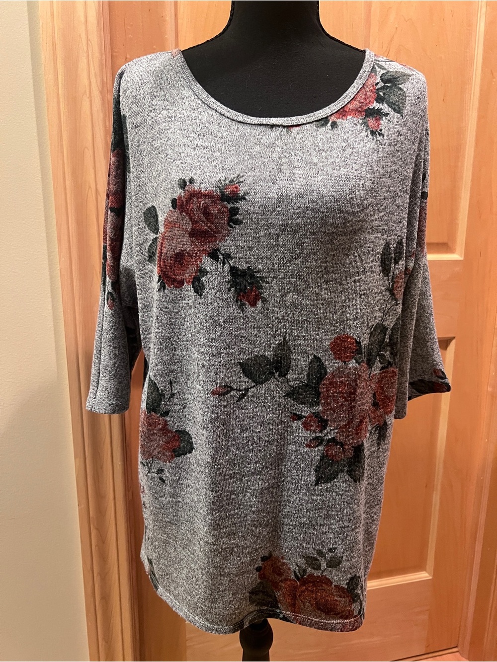 Bobbie Brooks Gray Floral Rose Print Knit Soft Top Batwing Sleeve Cottagecore M
